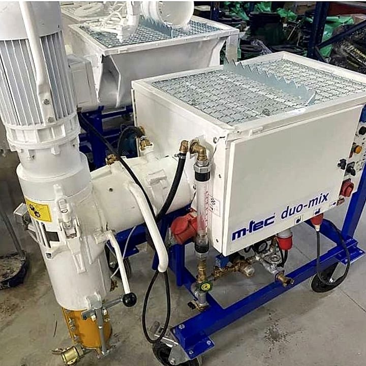 White plastering pump on wheels (m-tec duo-mix)
